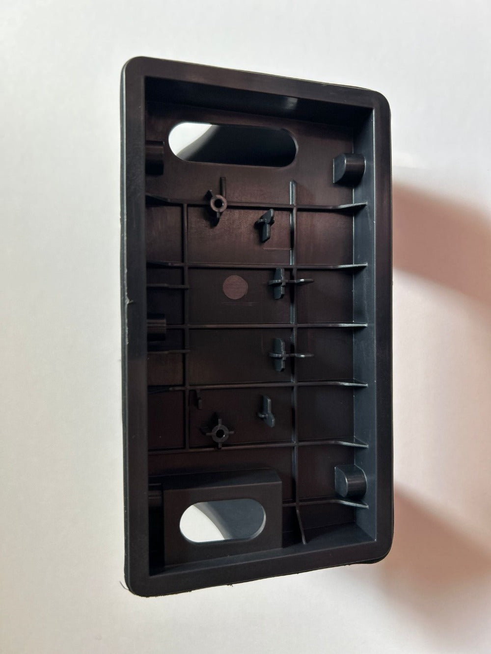 Battery compartment front piece for P65 and P100